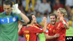 İspaniya yığması Torres'in qolunu bayram edir