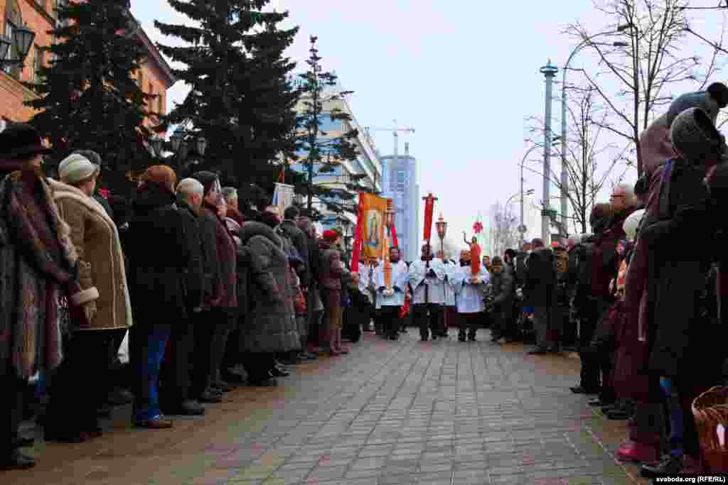 Працэсія рухаецца па вуліцы Леніна