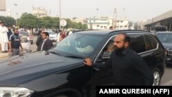 حکم پنج قاضی ستره محکمه در مورد شریف تحت شرایط شدید امنیتی در اسلام آباد اعلان شد.