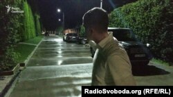 22 травня журналісти третє помітили автівку супроводу Коломойського біля «Срібної затоки», де мешкає Тимошенко