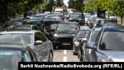 За даними «Київавтодору», під час карантину будні дні за навантаженістю нагадували вихідні, проте зараз автомобілісти надолужують втрачене