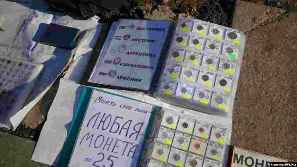 Будь-яка зарубіжна монетка за 25 рублів (11 гривень)