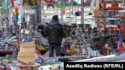 Şoppinq mərkəzi (arxiv fotosu)