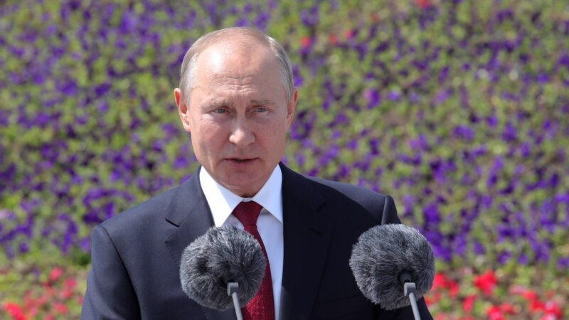 Putin bën paraqitjen e parë publike pas disa javësh