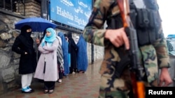 Редица на гласачи во Авганистан