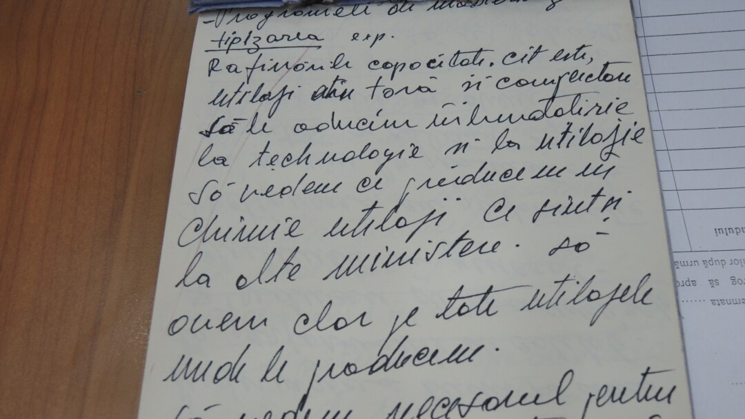 Pagină de blocnotes. Este scrisul Elenei Ceaușescu și însemnările sunt de la Congresul XIV