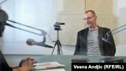 Vladimir Arsenijević u razgovoru sa novinarkom RSE Brankom Trivić u beogradskom studiju RSE, maj 2016.