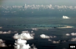 Искусственные острова, сооруженные Китаем, в Южно-Китайском море к западу от филиппинского острова Палаван