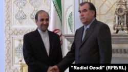 Tajik President Emomali Rahmon (right) went ahead with a meeting with Iranian Vice President Lutfullo Furuzanda on June 15.
