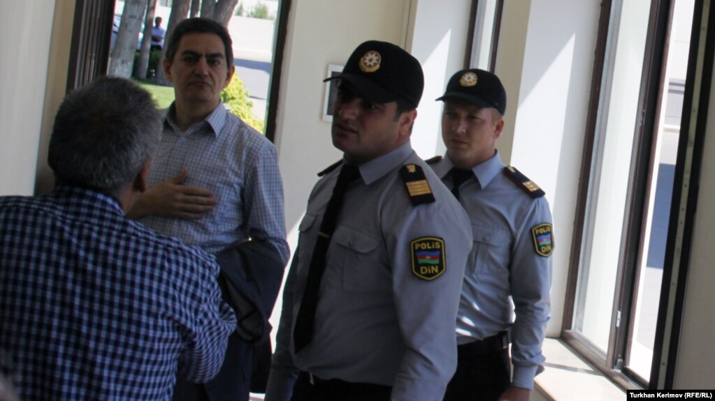 Əli Kərimli Daxili İşlər Nazirliyini məhkəməyə verib