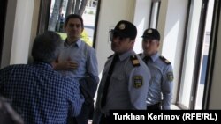 Опозициониот лидер приведен во полиција. Баку 26.05.2012