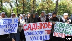 Women protest against a government ban on wearing Muslim head scarves in public schools in Bishkek on September 19.