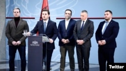 Genat Cakaj, vršilac dužnosti ministra inostranih poslova Albanije (za govornicom), sa predstavnicima albanskih partija sa juga Srbije u Tirani, 16. januara 2020. 