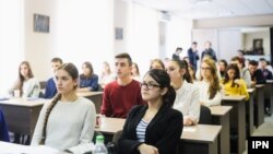 Aproape 400.000 de studenți așteaptă începerea noului an universitar
