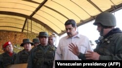 Нікаляс Мадура наведвае вайсковыя вучэньні, 10 лютага 2019 году