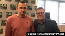 Колишній політв'язень Олег Сенцов і канадський аналітик Маркус Колга