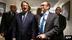 Претседателот на Кипар, Никос Анастасиадис (лево) и специјалниот пратеник на ОН за кипарското прашање, Еспен Барт Ејде во Швајцарија.