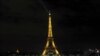 За ужин в ресторане в центре Парижа туристу придется выложить примерно 120 евро, а за визит на Эйфелеву башню - 40 евро за билет