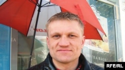 Detained Belarusian hunger striker Syarhey Kavalenka was initially arrested for display red-and-white-colored opposition flags