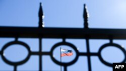 რუსეთის დროშა მოსკოვის საქალაქო სასამართლოსთან(საილუსტრაციო ფოტო არქივიდან) 
