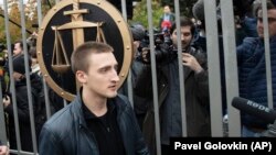 Russian actor Pavel Ustinov leaves court after his hearing in Moscow on September 30. 