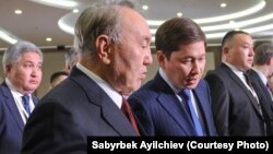 Қазақстан президенті Нұрсұлтан Назарбаев пен Қырғызстан премьер-министрі Сапар Исаков. Сочи, 11 қазан 2017 жыл.