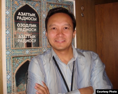 Анасы ұлының жыныс мүшесін жуады