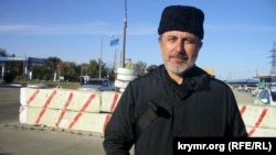 Ленур Ислямов на блокпосту активистов гражданской блокады Крыма