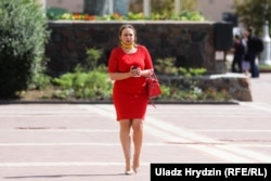 Ганна Канапацкая ля будынка ЦВК у ліпені 2020 году