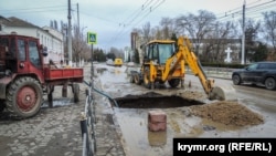 Дорожные работы на улице Кирова в Керчи, 17 декабря 2018 года