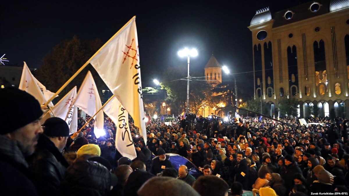 oi5.ru: Грузия: в центре Тбилиси собираются митингующие за отказ от избирательной реформы Грузия: в центре Тбилиси собираются митингующие за отказ от избирательной реформы