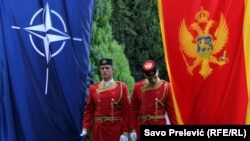 Zastava NATO i Crne Gore
