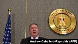 Secretarul de stat american Mike Pompeo făcând declarații de presă la Cairo, 10 ianuarie 2019