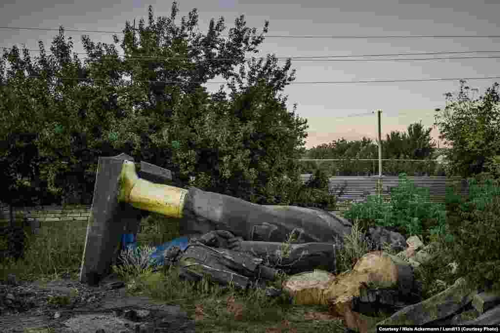 Several statues of Lenin rest among rubble in Kramatorsk.