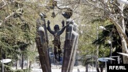 Monumentul Dedaena (Limba maternă) din Tbilisi
