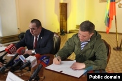 Захарченко і Плотницький підписали так звану «Гуманітарну програму з возз’єднання народу Донбасу»
