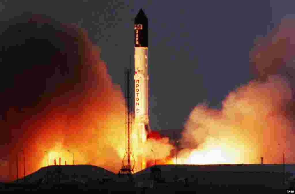A Russian Proton booster rocket takes off from the Baikonur rocket base in Kazakhstan carrying the "Zarya" cargo module. The launch came off without a hitch, giving the International Space Station (ISS) a perfect start. Parties to the ISS project include Russia, the United States, Canada, Japan, and the European Space Agency.