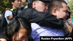 Задержания людей на месте митинга, анонсированного движением ДВК, которое казахстанский суд отнес к «экстремистским»