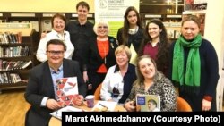 Евразия иҗат гильдиясе әгъзалары Бирмингем шәһәре китапханәсендә