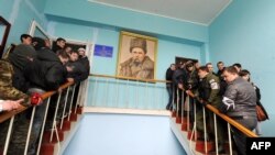 Сторонники пророссийских властей заняли штаб ВМС Украины (Севастополь, 19 марта 2014 года)