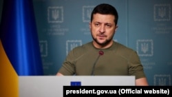 Раніше сьогодні Володимир Зеленський вперше назвав втрати Збройних сил України у війні з Росією: близько 1300 загиблих військових