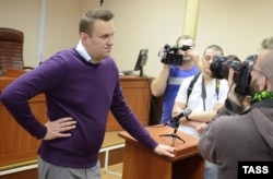 Алексей Навальный в кировском суде, на повторном рассмотрении дела "Кировлеса", 5 декабря 2016 года