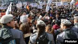 Armenia - A demonstration against controversial pension reform outside a government building in Yerevan, 6Feb2014. 