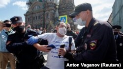 Protestatar reținut în timpul manifestațiilor de protest din regiunea Habarovsk1 august 2020