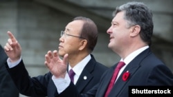 Пан Ґі Мун і Петро Порошенко під час зустрічі в Києві, 8 травня 2015 року