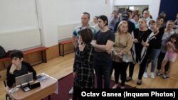 Aglomeratie mare la secțiile de vot, prezența este ridicată