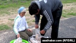 Aşgabat: Zähmet çekýän çagalar