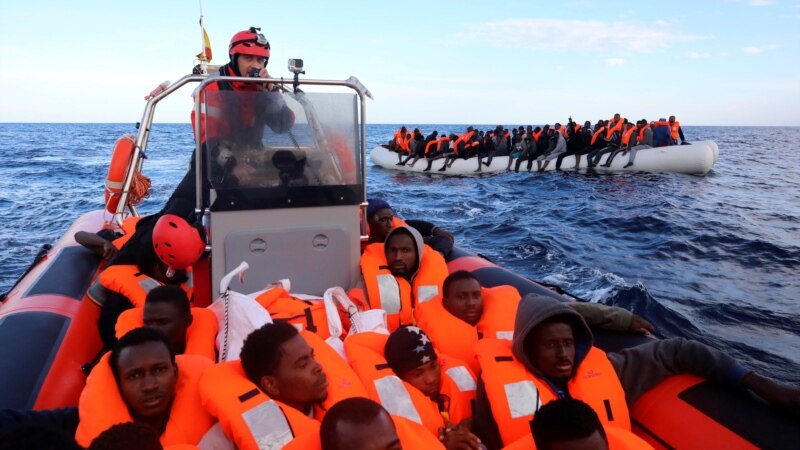 Përmbytet varka me mbi 80 migrantë në Tunizi 