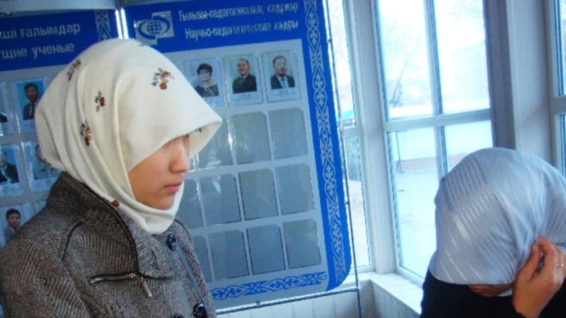 Тюменская школа отказалась менять правила распорядка из-за хиджаба ученицы из Дагестана