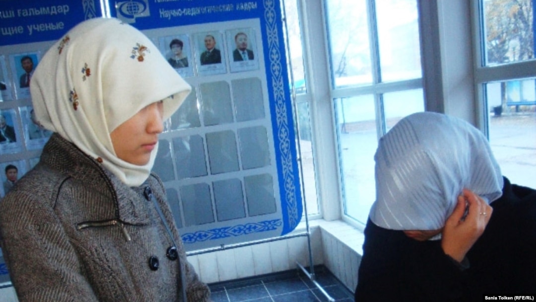 Көптеген сперматозоидтары бар порно түсіру